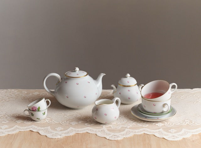 Tea Pot - Small Scattered Roses